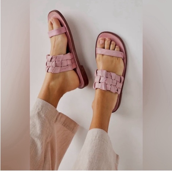 FREE PEOPLE Sandals River Pink Woven Leather Flats Sz 37 - Picture 2 of 12